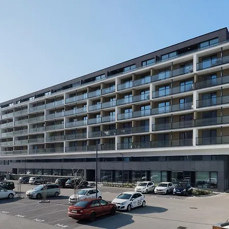 Point By Zoom Μπρατισλάβα